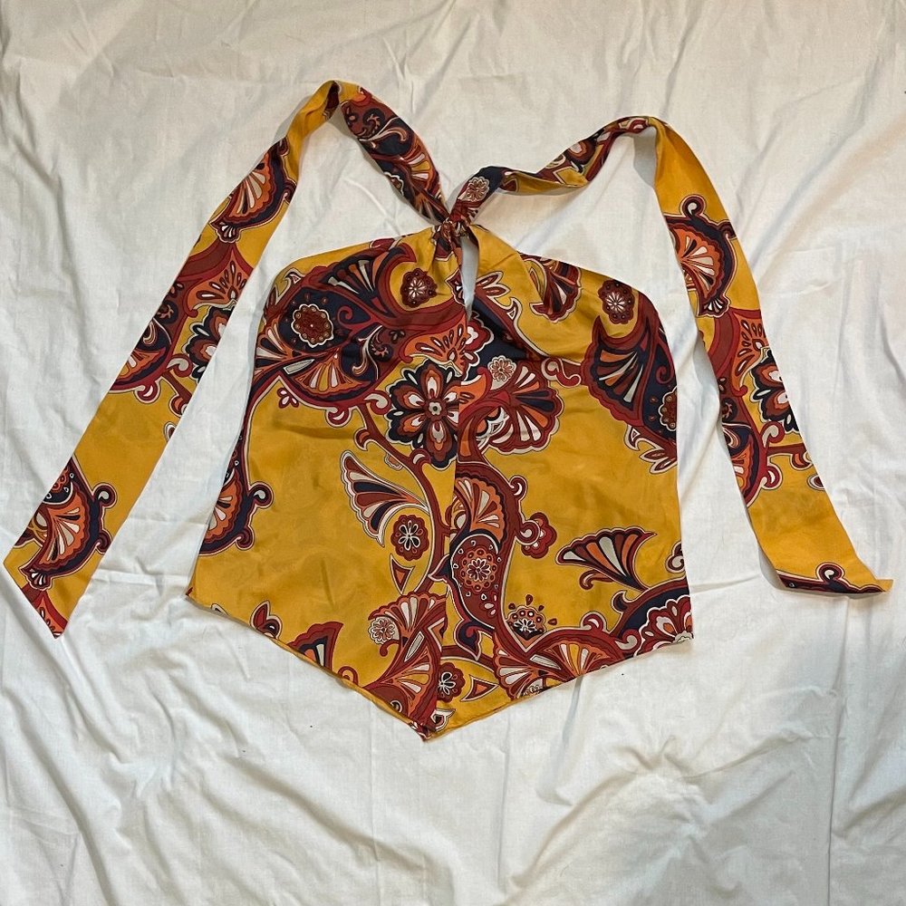 Banana Republic Silk Floral Halter top with keyhole front. Size Large - Picture 3 of 7